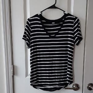 Old Navy Black and White Striped Tee Xs